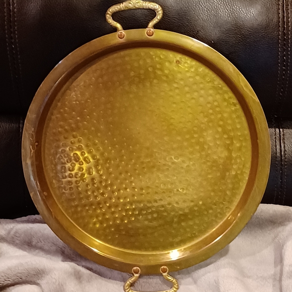 Hand hammered antique brass serving tray with riveted handles - Picture 2 of 5